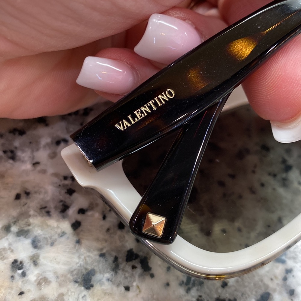 Authentic Valentino unique tortoise shell sunglasses - Picture 9 of 13
